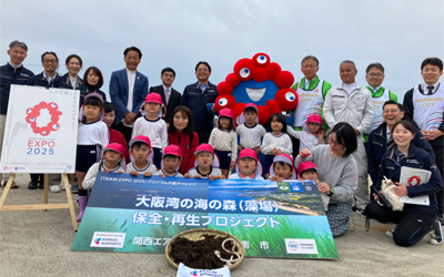 「大阪湾の海の森（藻場）保全・再生プロジェクト」のイベントでの集合写真