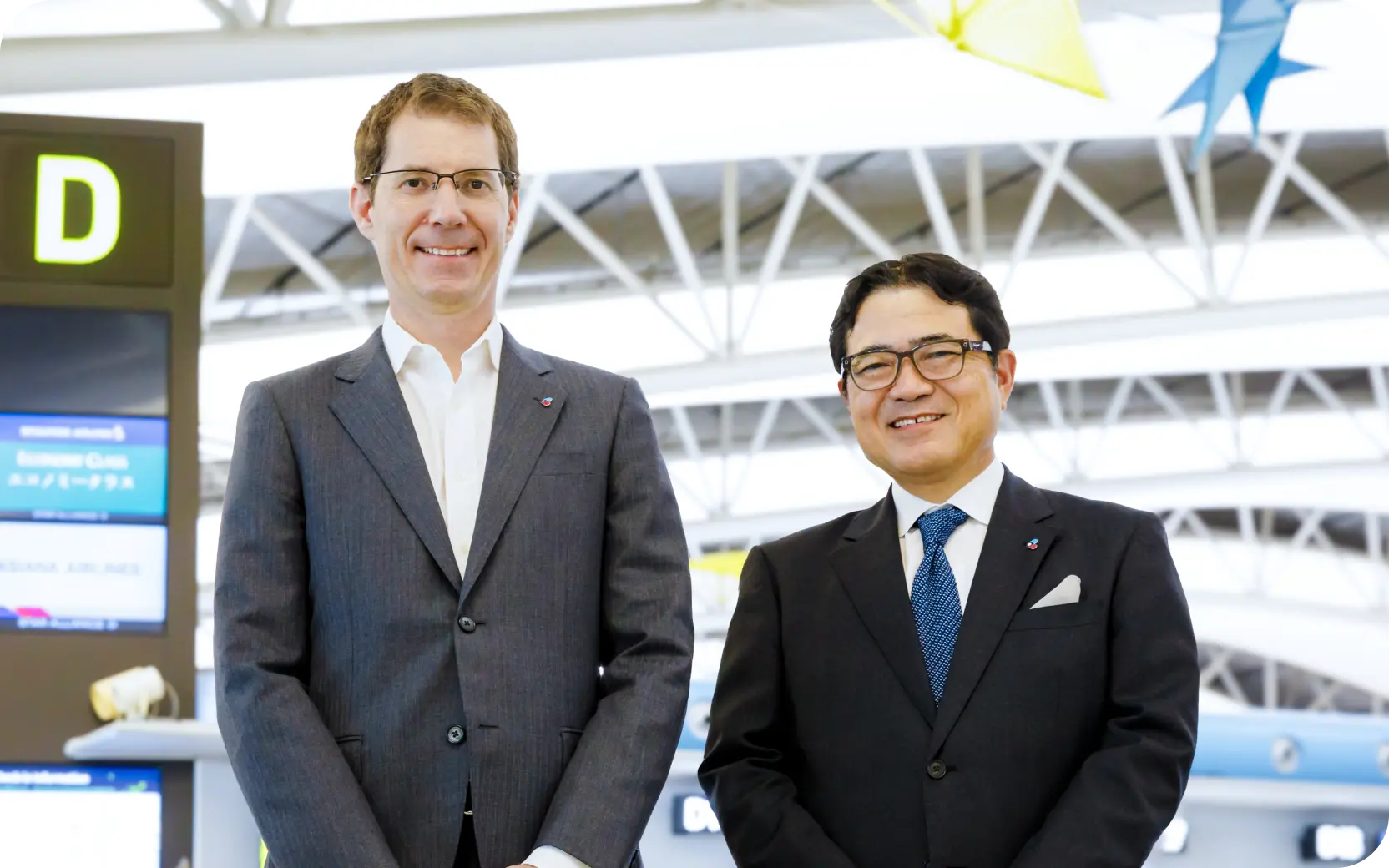 代表取締役社長 CEO 山谷 佳之、代表取締役副社長 Co-CEO ブノア・リュロの近影