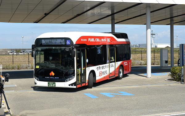 An airport route bus.