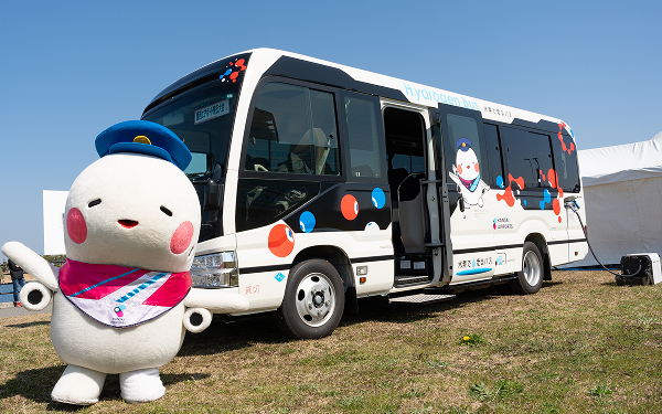 Sorayan and a tour bus.