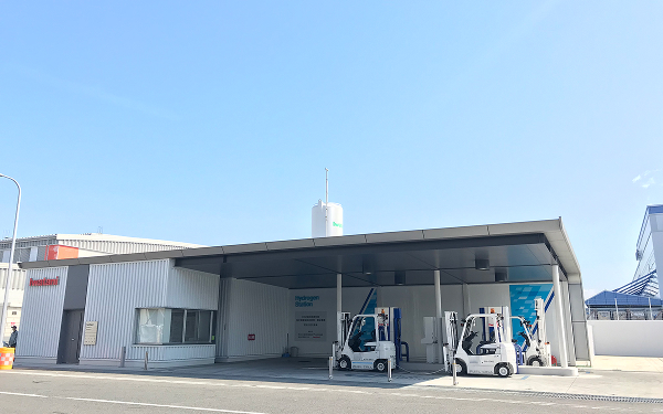 A hydrogen station for industrial vehicles.