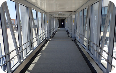 A barrier-free, step-free boarding bridge.